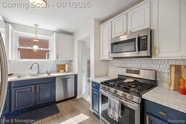 27721 Grant Street, Saint Clair Shores, MI 48081