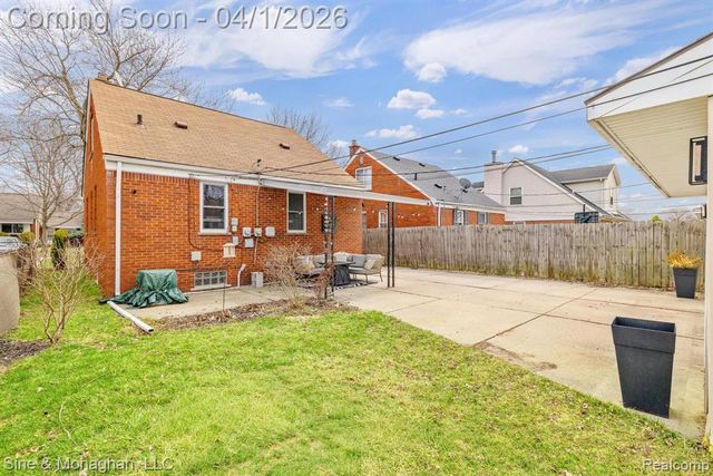 27721 Grant Street, Saint Clair Shores, MI 48081