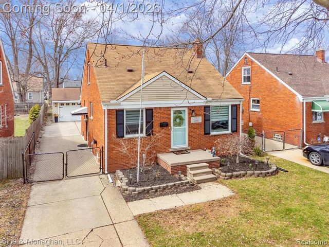 27721 Grant Street, Saint Clair Shores, MI 48081