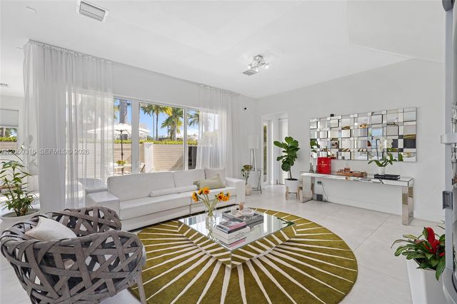 7515 NW 99th Ave, Doral, FL 33178