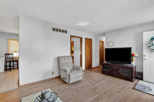 1322 N 62nd Place, Kansas City, KS 66102