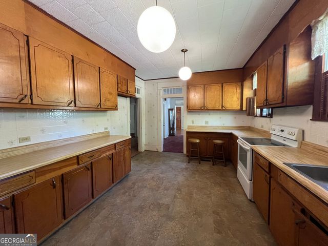 1604 Us HWY 29, West Point, GA 31833