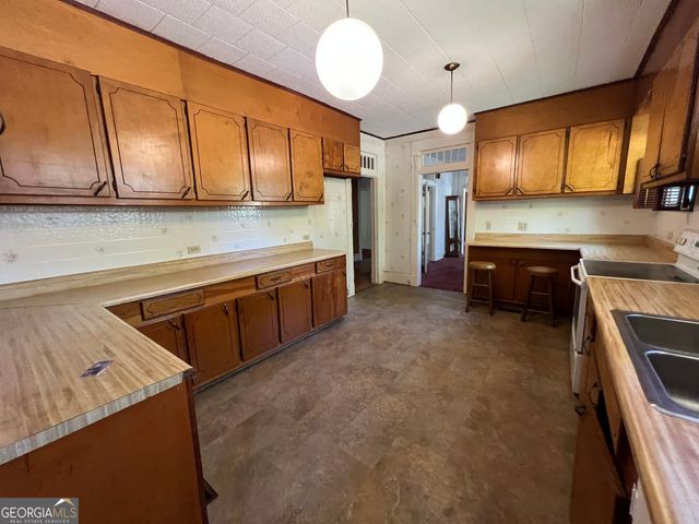 1604 Us HWY 29, West Point, GA 31833