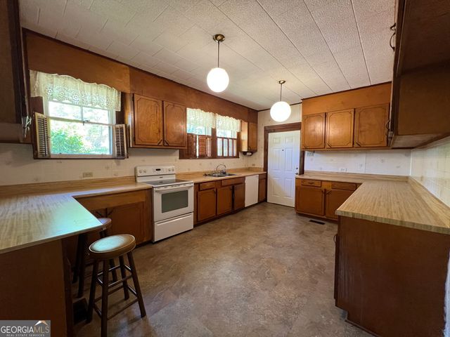 1604 Us HWY 29, West Point, GA 31833