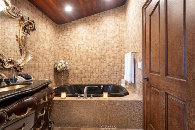 1144 Hermes, Encinitas, CA 92024