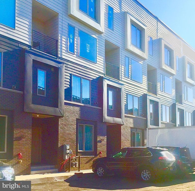 2134-00 KENSINGTON CT #71, PHILADELPHIA, PA 19125 — exterior