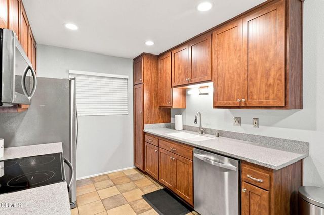 2533 Antonio Drive 101, Camarillo, CA 93010