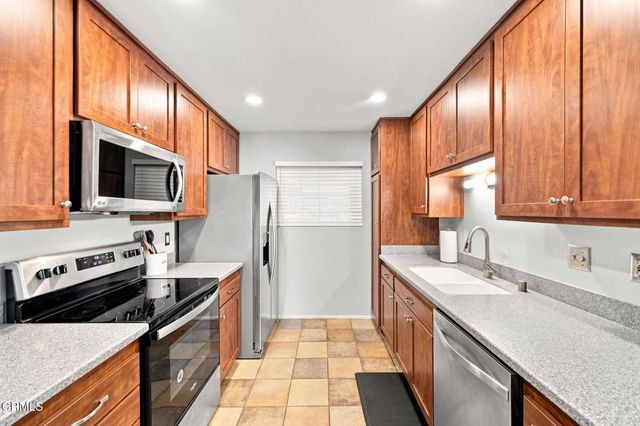 2533 Antonio Drive 101, Camarillo, CA 93010