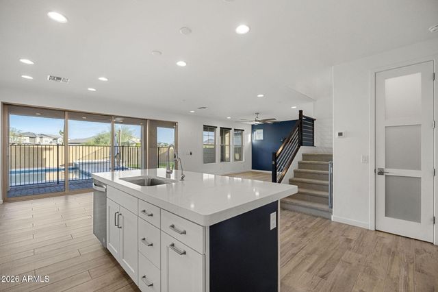 21349 N 58TH Street, Phoenix, AZ 85054