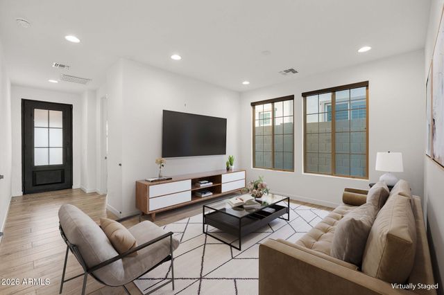 21349 N 58TH Street, Phoenix, AZ 85054