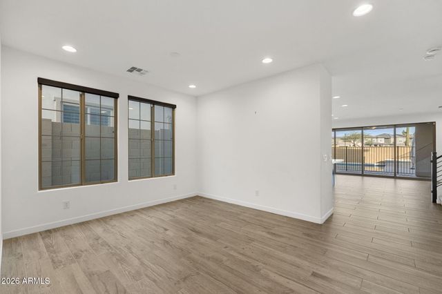 21349 N 58TH Street, Phoenix, AZ 85054