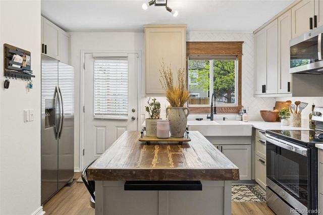 14201 E Hawaii Circle B, Aurora, CO 80012