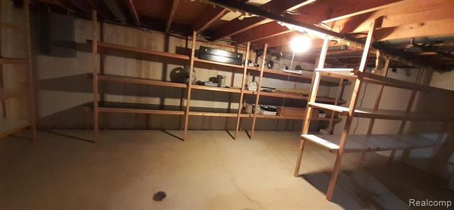 5089 Buckingham, Troy, MI 48098