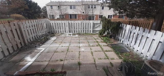 5089 Buckingham, Troy, MI 48098