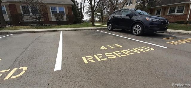 5089 Buckingham, Troy, MI 48098