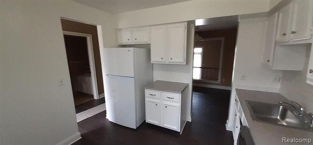 5089 Buckingham, Troy, MI 48098