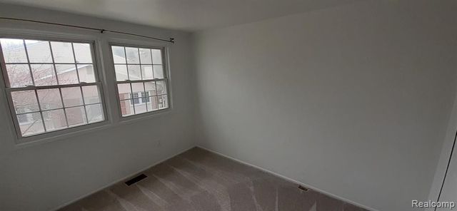 5089 Buckingham, Troy, MI 48098