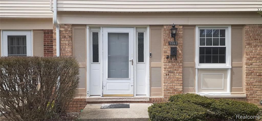 5089 Buckingham, Troy, MI 48098
