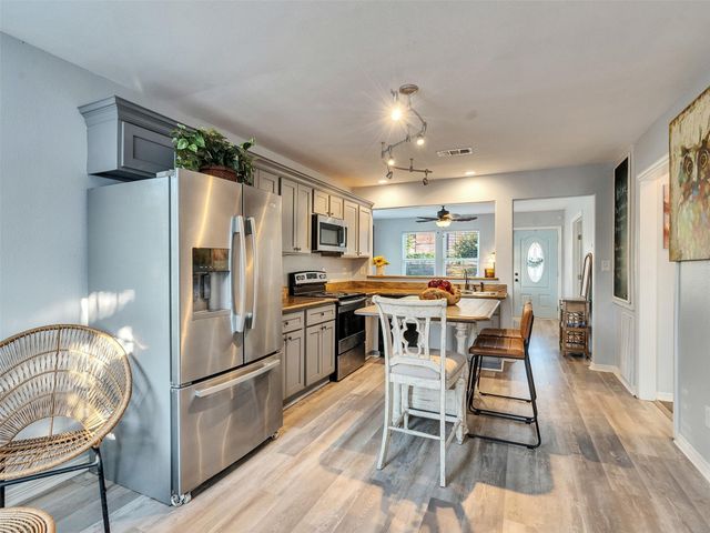 7121 Heards Lane, Galveston, TX 77551