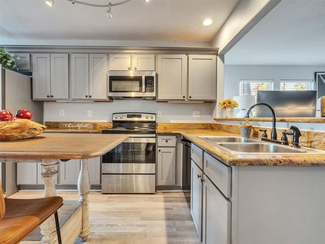 7121 Heards Lane, Galveston, TX 77551