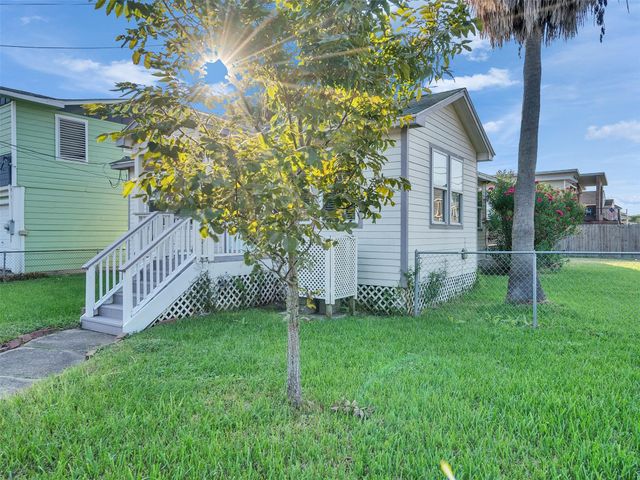 7121 Heards Lane, Galveston, TX 77551