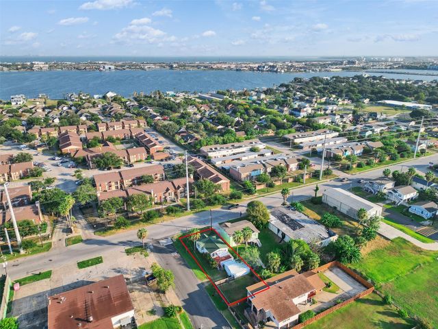 7121 Heards Lane, Galveston, TX 77551