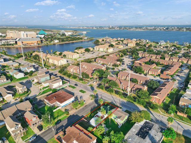 7121 Heards Lane, Galveston, TX 77551