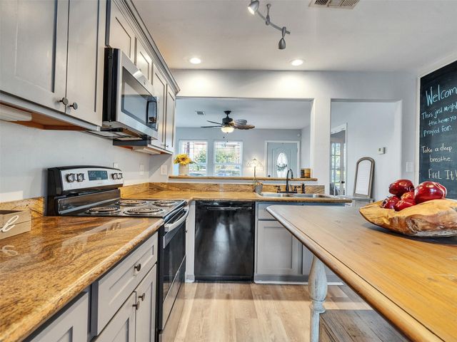 7121 Heards Lane, Galveston, TX 77551