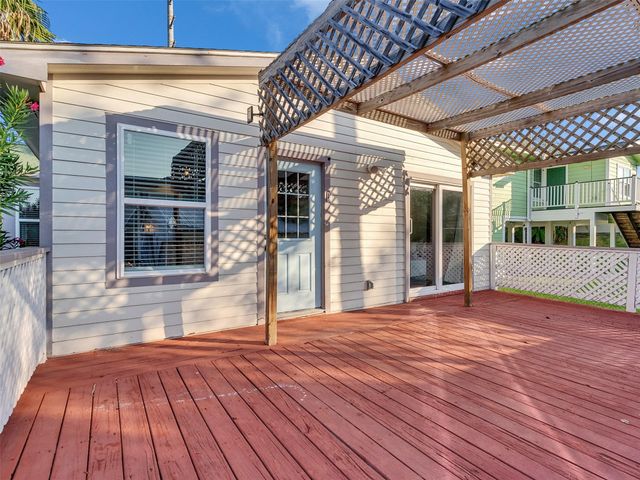 7121 Heards Lane, Galveston, TX 77551