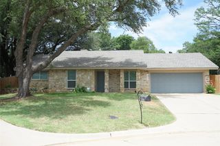 2902 Stratford Court, Arlington, TX 76015
