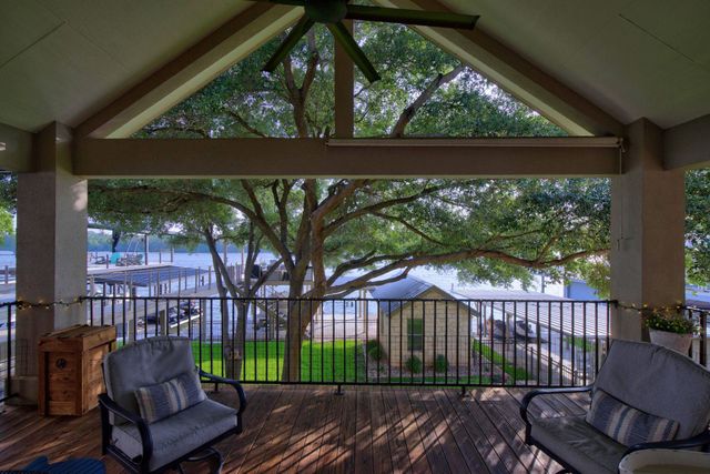 814 Scenic LOOP, Kingsland, TX 78639
