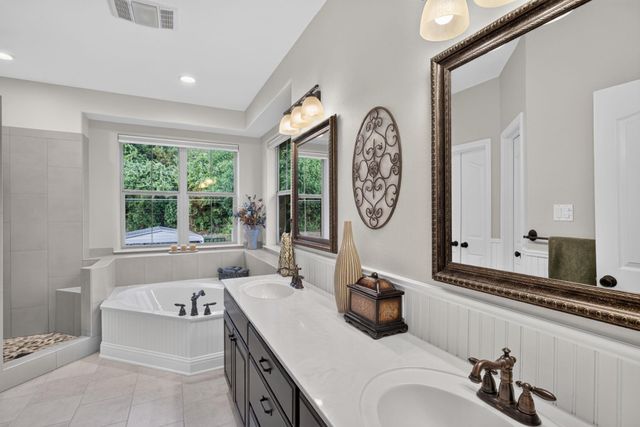 814 Scenic LOOP, Kingsland, TX 78639