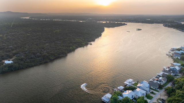 814 Scenic LOOP, Kingsland, TX 78639