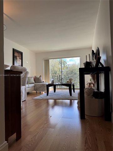 1225 NE 124th St 33A, North Miami, FL 33161