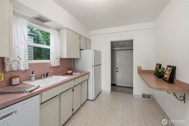 1555 High Avenue, Bremerton, WA 98337