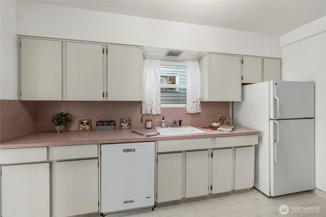 1555 High Avenue, Bremerton, WA 98337
