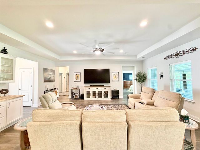 387 Dunbarton Ln., Conway, SC 29526