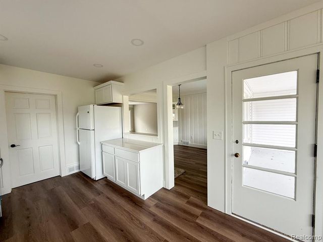 6076 Hugh Street, Burton, MI 48509