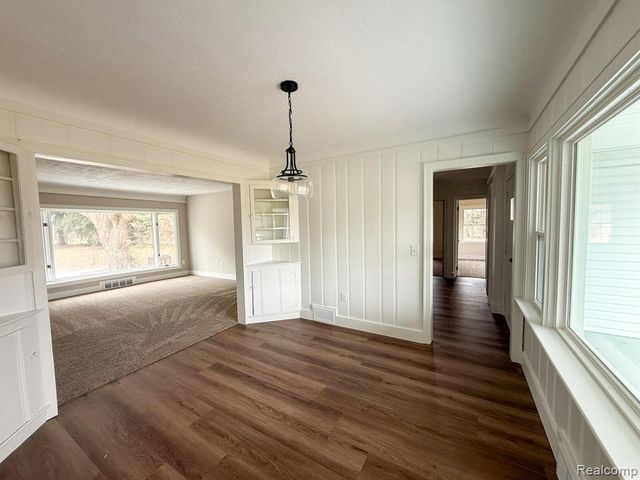 6076 Hugh Street, Burton, MI 48509