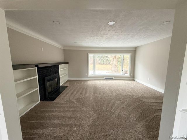 6076 Hugh Street, Burton, MI 48509