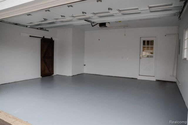 6076 Hugh Street, Burton, MI 48509