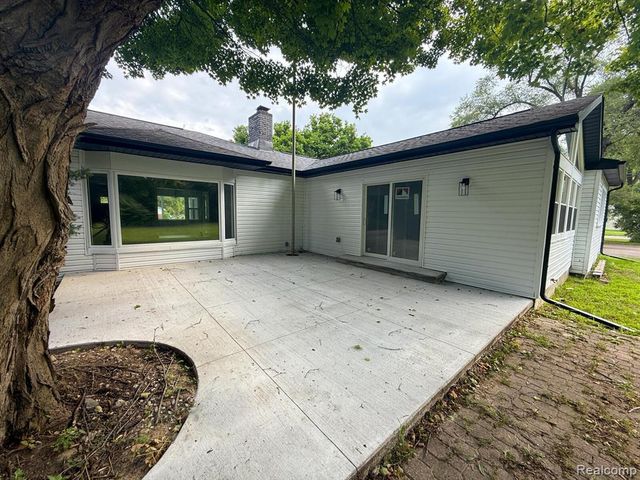 6076 Hugh Street, Burton, MI 48509