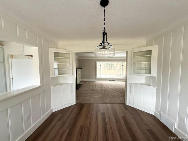 6076 Hugh Street, Burton, MI 48509