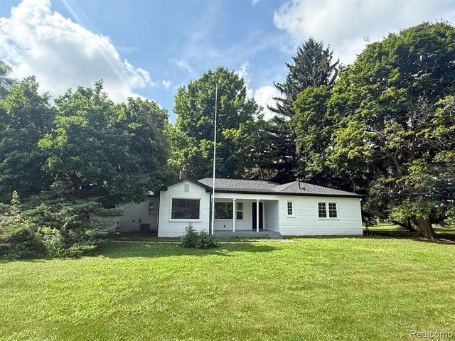 6076 Hugh Street, Burton, MI 48509
