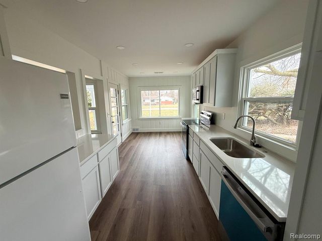 6076 Hugh Street, Burton, MI 48509