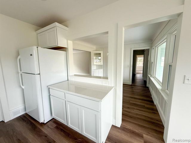 6076 Hugh Street, Burton, MI 48509