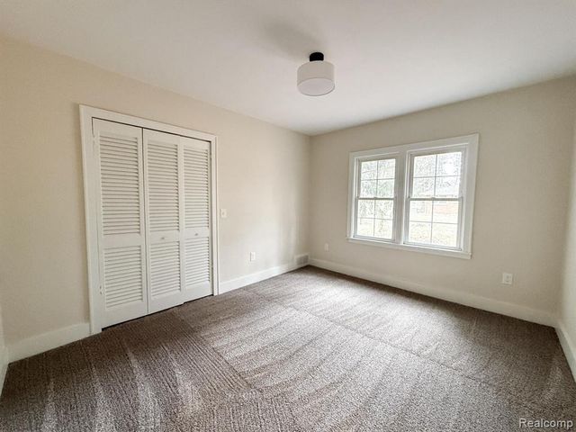 6076 Hugh Street, Burton, MI 48509