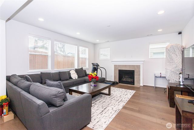 27432 14th Place S, Des Moines, WA 98198