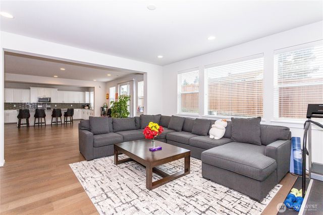 27432 14th Place S, Des Moines, WA 98198