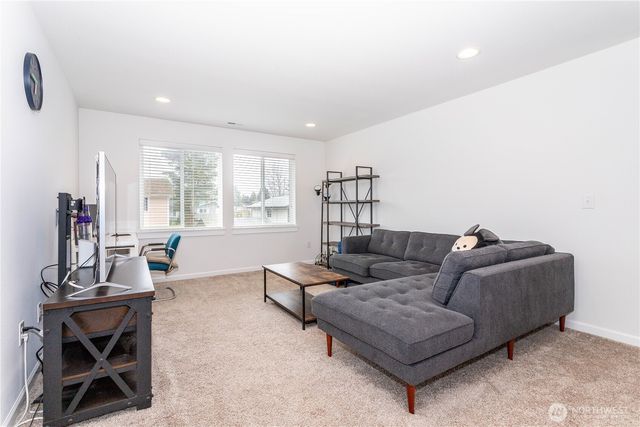 27432 14th Place S, Des Moines, WA 98198